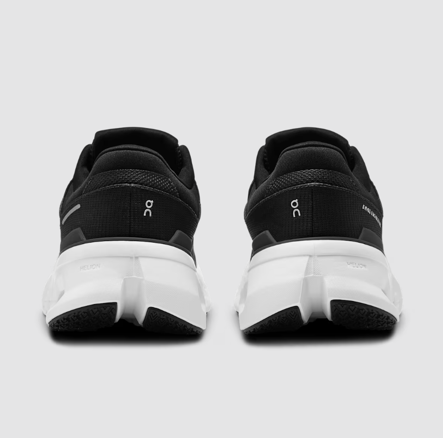 ON. Women's Cloudrunner 2