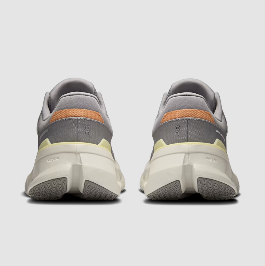 ON. Women's Cloudrunner 2